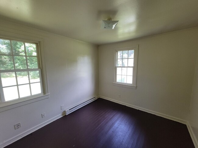 Building Photo - 2 Bedroom 1 Bathroom House!