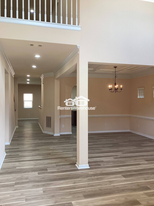 Foto del edificio - 4470 Hedgewood Dr