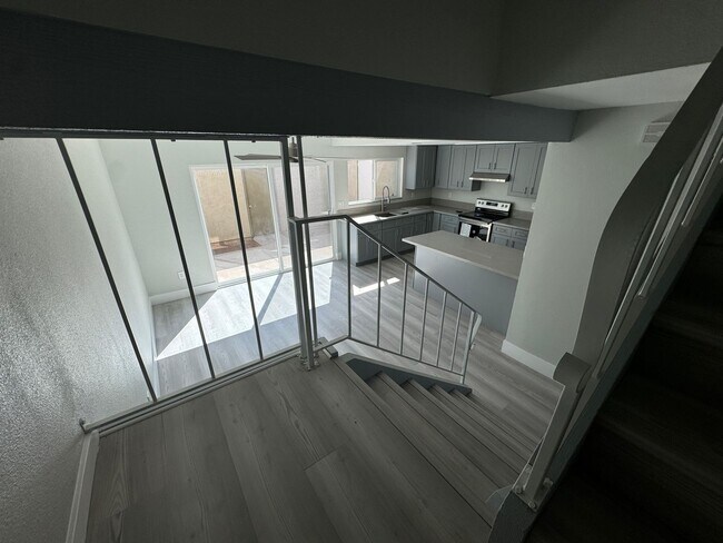 Building Photo - Fully renovated Condo