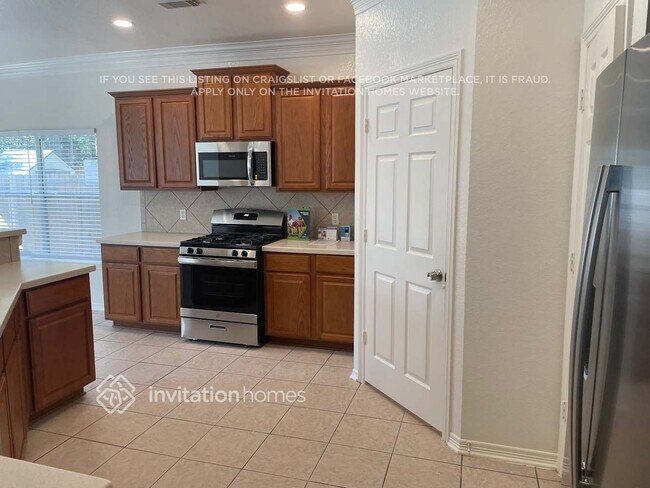 Foto del edificio - 15231 Henderson Point Dr