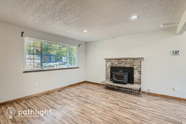 Building Photo - 19317 Crescent Dr E, Spanaway, WA, 98387