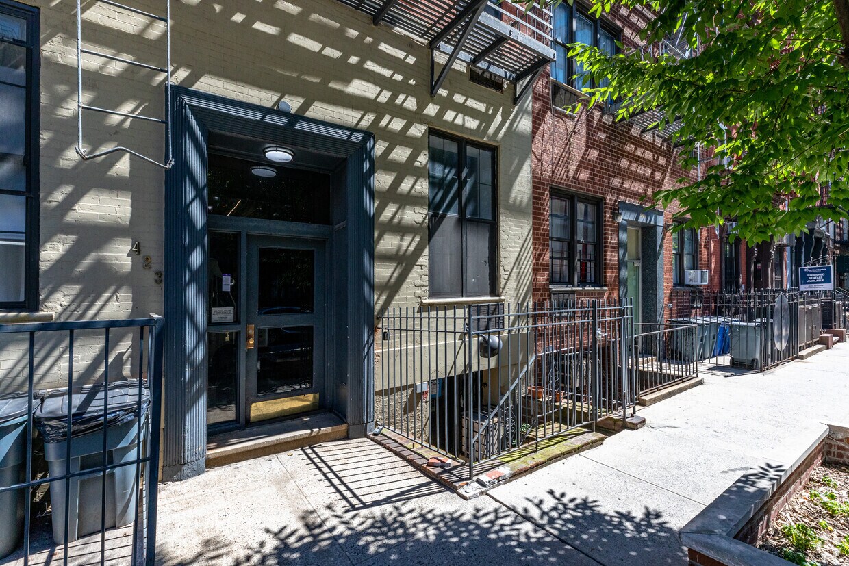 Entrance - 423 E 82nd St
