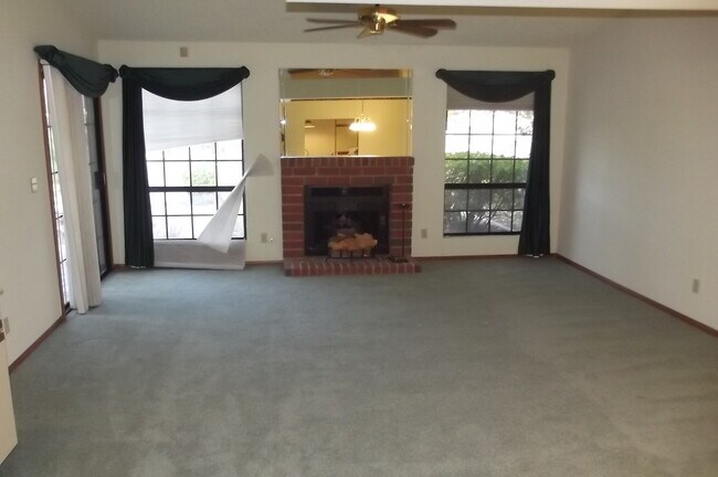 Foto del edificio - 5205 Orchard Hills Avenue
