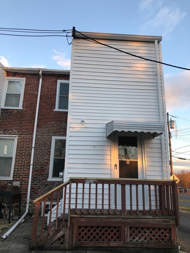 Building Photo - 2 Bedroom Home in Upland Borough!