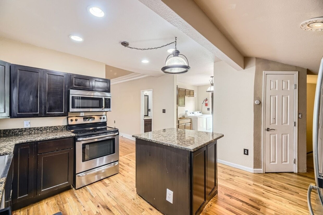 Foto principal - 5339 S Windermere St