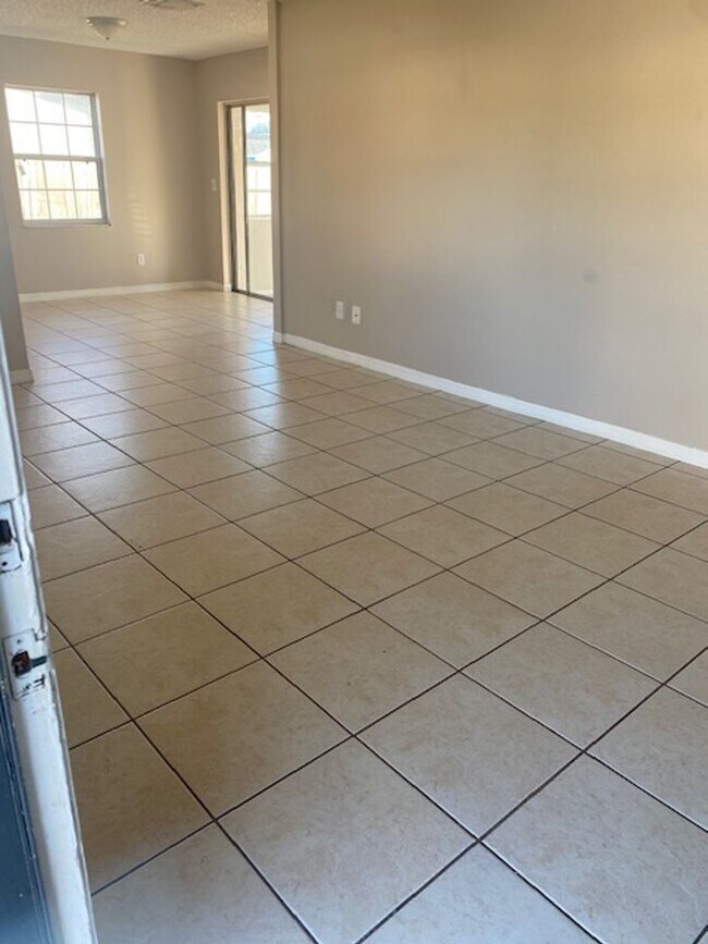 Foto del edificio - 2 Bed 1 Bath Home | Single Car Garage | Pet Friendly with Fenced Yard | Washer Dryer Hook Ups | S...