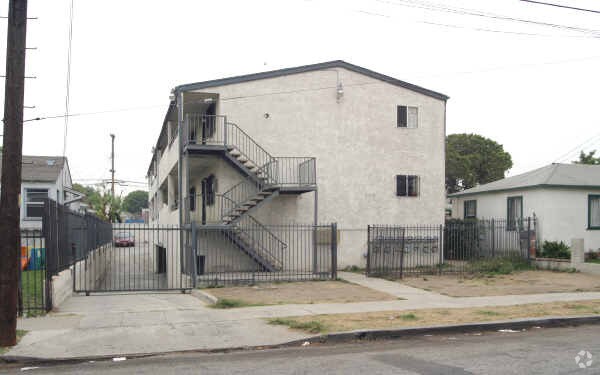 Primary Photo - 3120 W 71st St