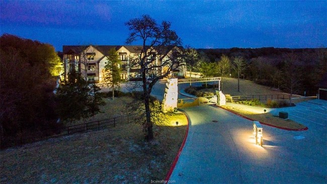 Building Photo - 7273 Riverside Pkwy