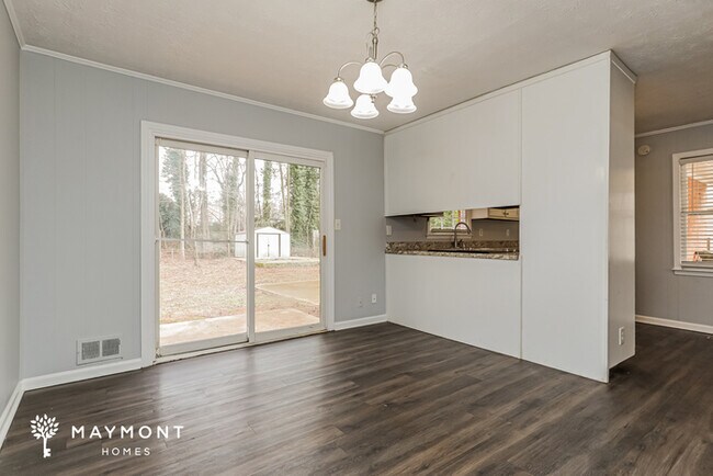 Foto del edificio - 1716 Hallmark Dr