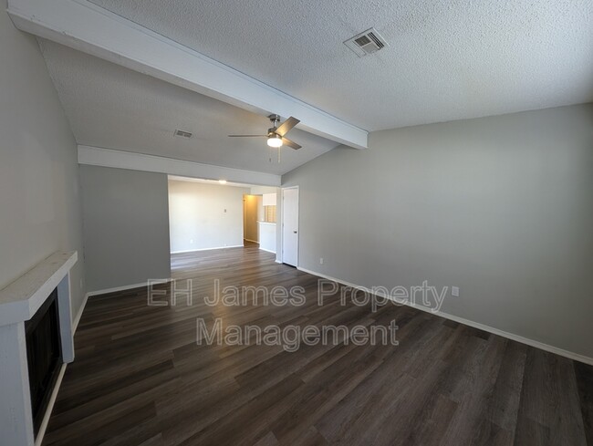 Foto del edificio - 11048 E 14th Ct