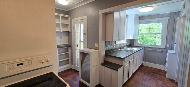 Foto del edificio - 40 Maple Grove Ave