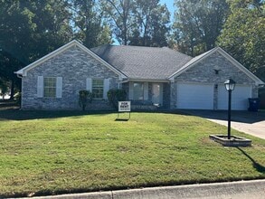 Building Photo - 101 Nemours Ct Building Photo - 101 Nemours Ct