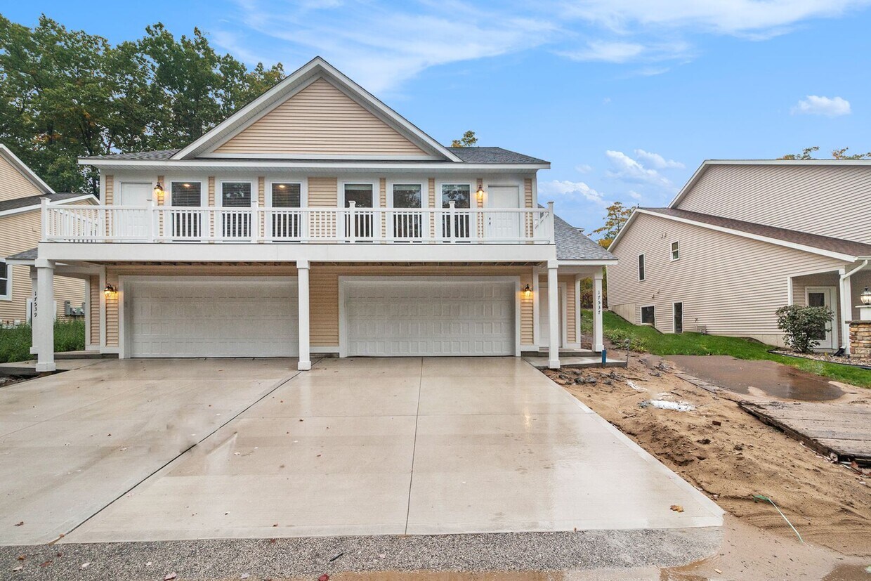 17545 Beechwood Ln, Spring Lake, MI 49456 House Rental in Spring Lake