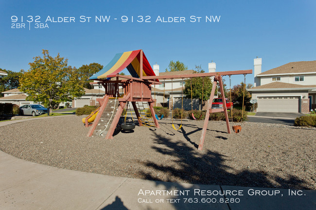 Building Photo - Beautiful Townhome in Northtown Crossings!