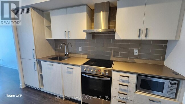 Building Photo - 125 Redpath Ave