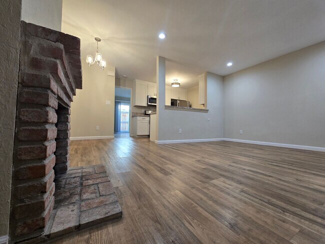 Foto del edificio - Remodeled 2 Bedroom 2 Bath Condo - Normal Heights - Garage & Driveway Parking