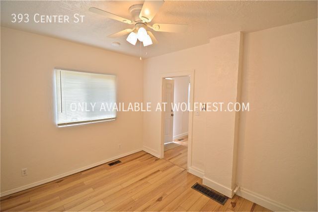 Foto del edificio - 393 Center St