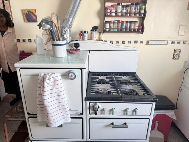 Photo - 700 Apgar St House