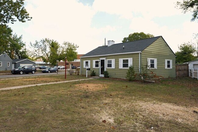 Building Photo - 442 S Hampton Rd