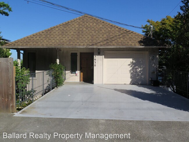 Building Photo - 4 br, 2 bath House - 3630 W Commodore Way