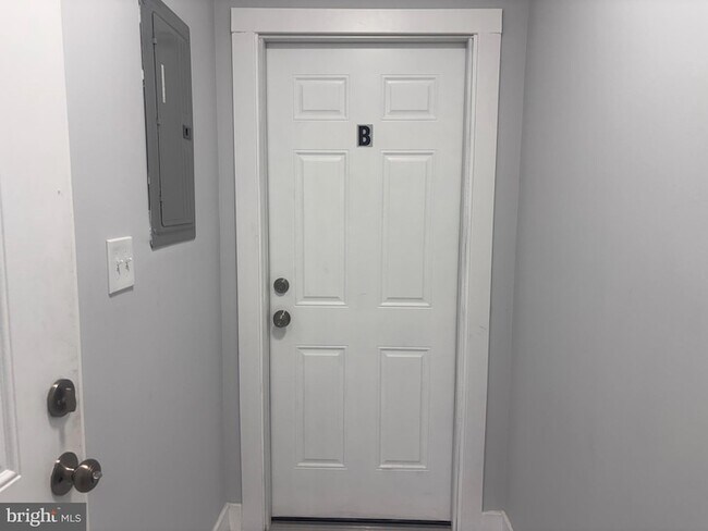 Foto del edificio - 308 Whitehall Rd