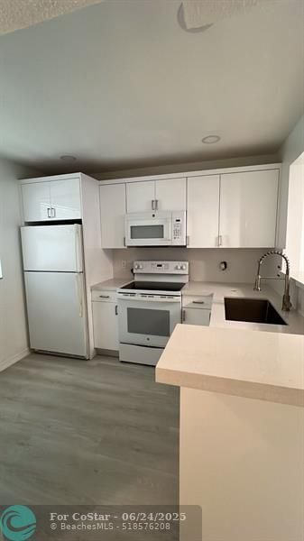 Building Photo - 6796 Palmetto Cir N
