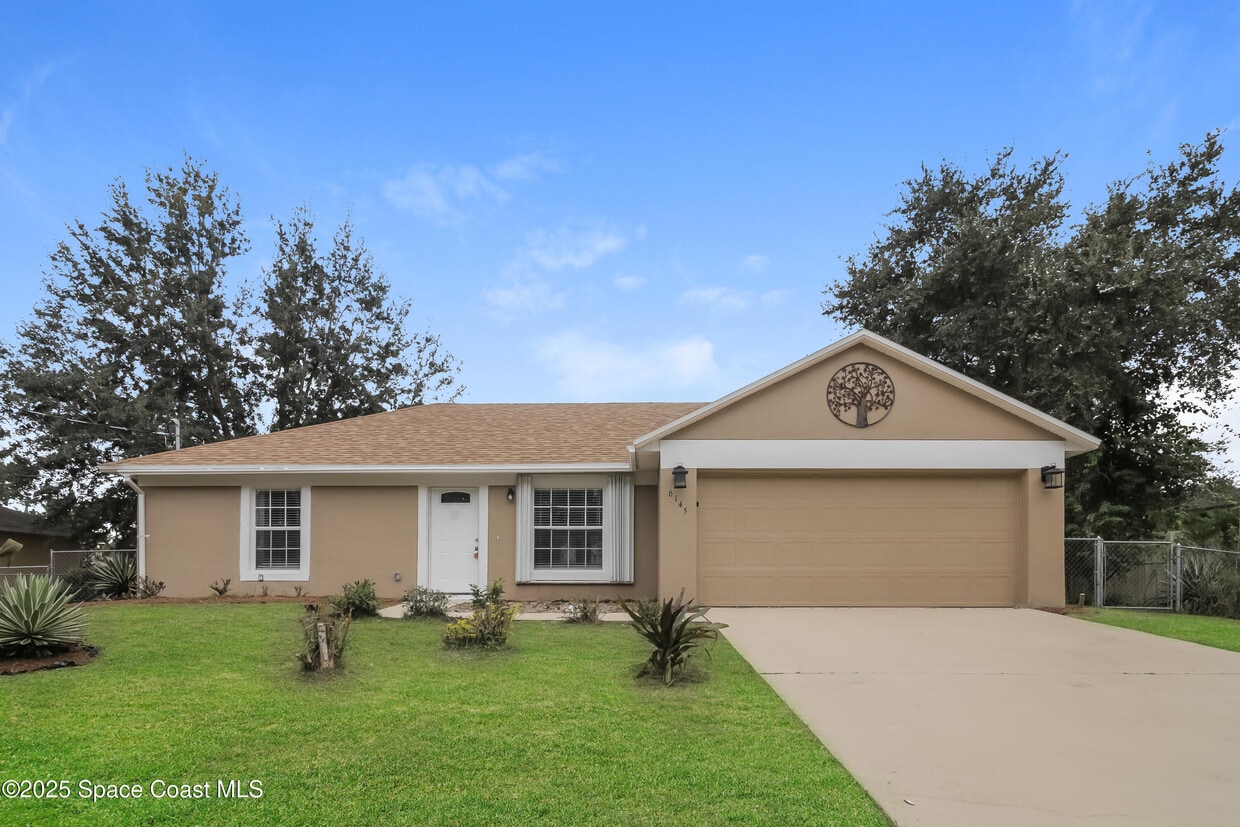 Foto principal - 6145 Banyan St