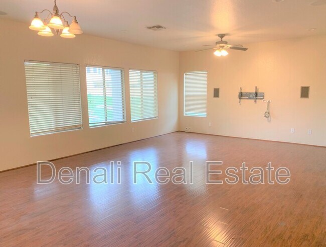 Foto del edificio - 14265 N 135th Dr