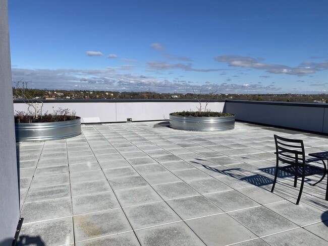 Building Photo - 1 Wellington St