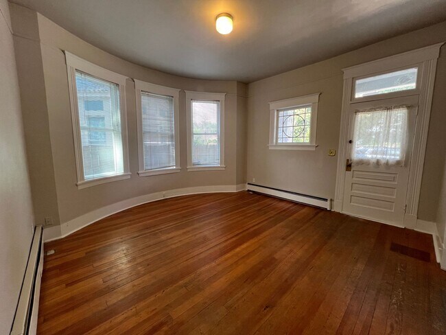 Building Photo - Charming 3 bedroom home in downtown Colorado Springs