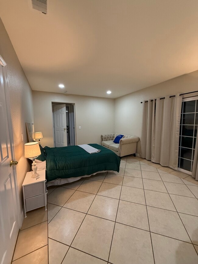 Building Photo - 3334 Dias Dr