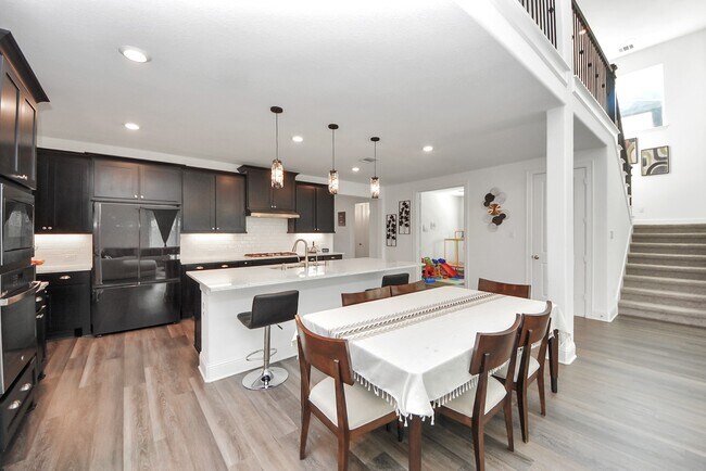 Foto del edificio - 10018 Knollwood Ln