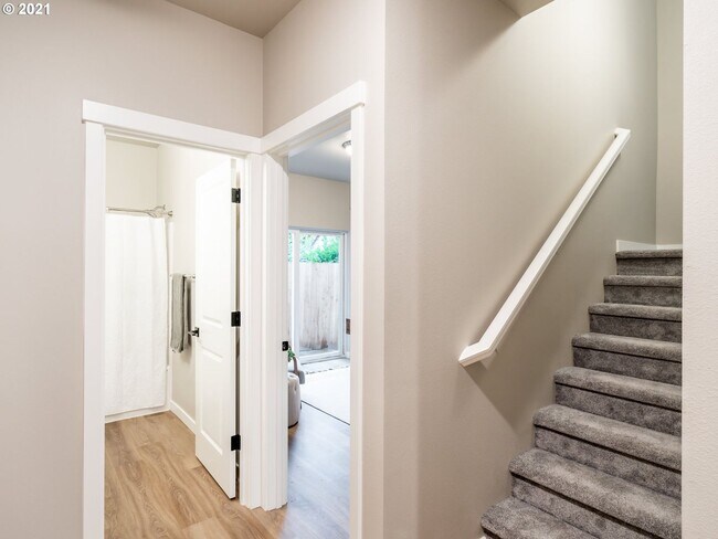 Foto del edificio - Detached Townhouse, 3br 3.5bth, Built 2022, Gorgeous upgrades