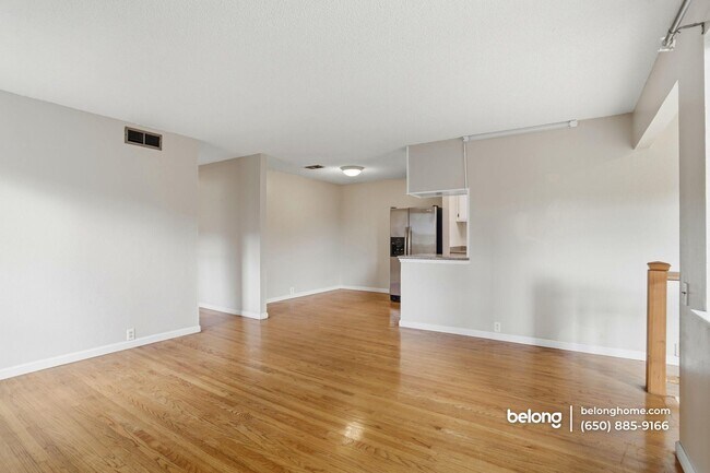 Foto del edificio - 1855 Forest Ct