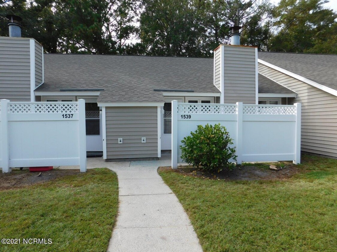 Primary Photo - 1537 College Way