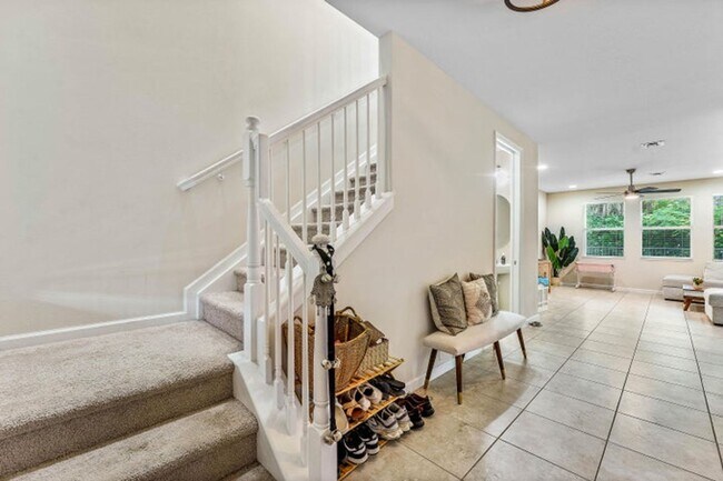 Building Photo - 16280 Oakview Dr