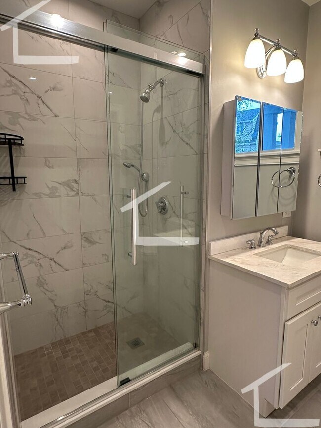 Building Photo - XL Luxury Gem Near Attractions w 2 Parking...