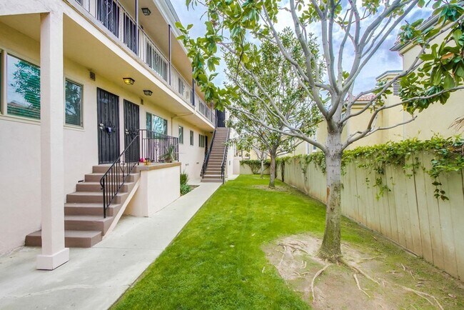 Foto del edificio - Spacious 2 Bed / 1 Bath Apartment in the Heart of South Park!