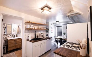 Building Photo - 1205 Bridge St NW