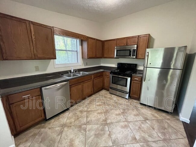 Photo - 221 Rustic Ridge Dr NE House