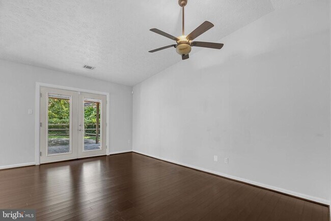 Building Photo - 2124 Duchy Ct