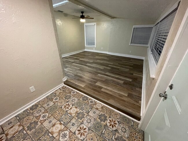 Fotografía del edificio - 1380 Tioga Ave