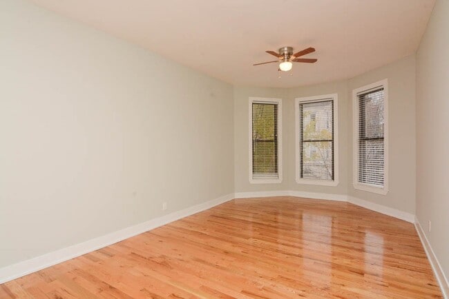 Building Photo - 646 W Oakdale Ave