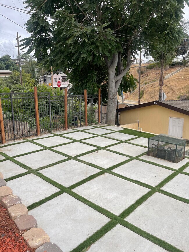 Foto del edificio - 729 N Gage Ave