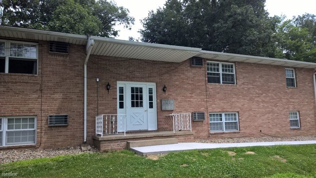 Building Photo - 1341 E Highland Ave