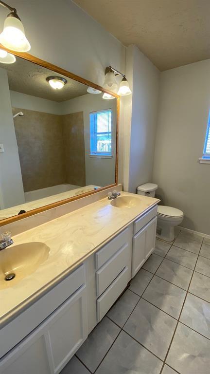 Building Photo - 2427 Autumn Springs Ln