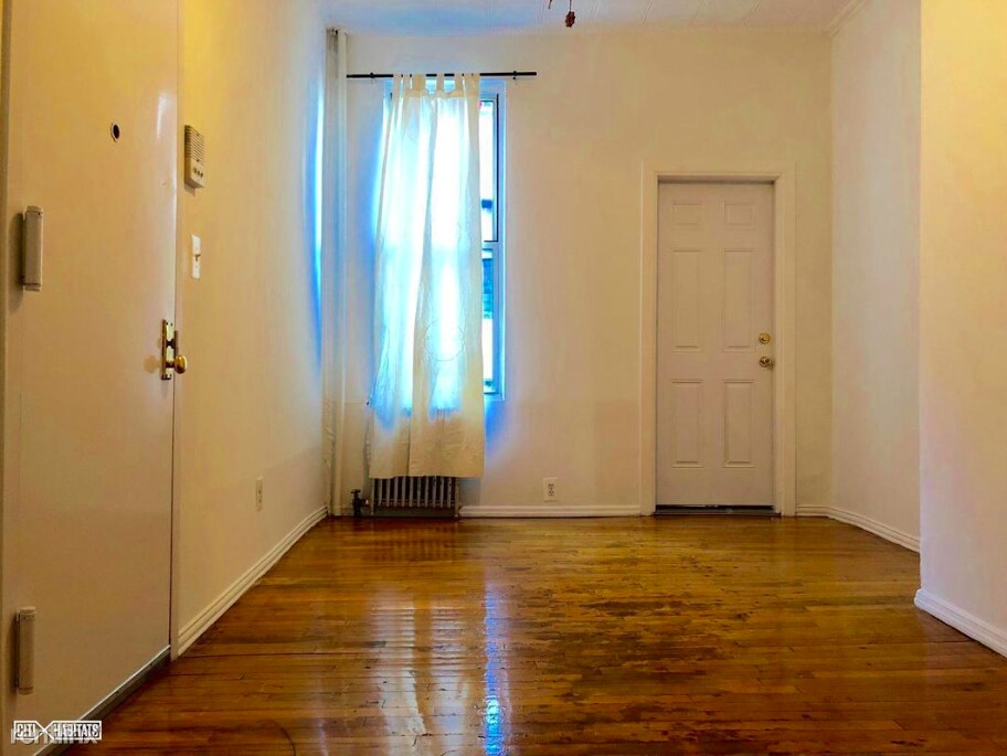 Building Photo - 1 br, 1 bath Apartment - 27 Olive St 1R