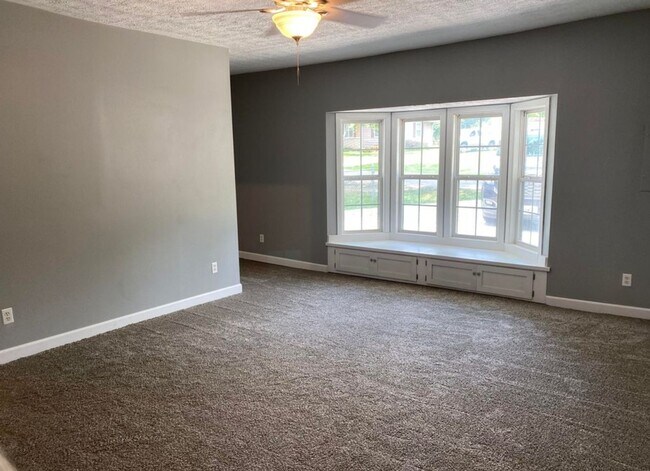 Foto del edificio - 4 bedroom/2 bath house