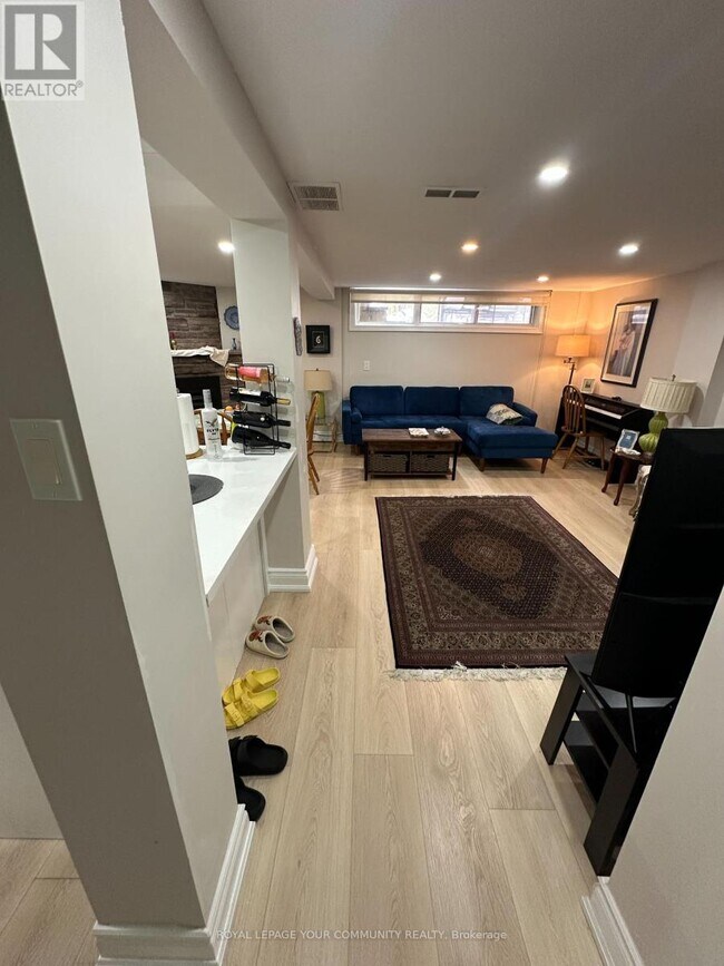 Photo du bâtiment - 100 Richardson Dr