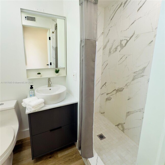 Foto del edificio - 220 NW 126th St